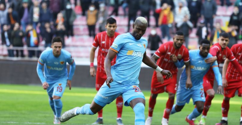 (Vidéo) Turquie – Super Lig: Mame Baba Thiam s’offre un doublé en six minutes, regardez !