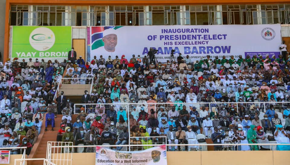 (photos) -Adama Barrow officiellement investi président de la Gambie pour un second mandat