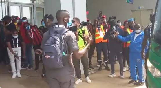 Sénégal vs Zimbabwe : Arrivée des Lions au stade de Bafoussam (vidéo)