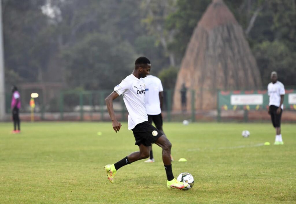 Photos S Ance Dentra Nement Du Jour Bouna Sarr Au Repos