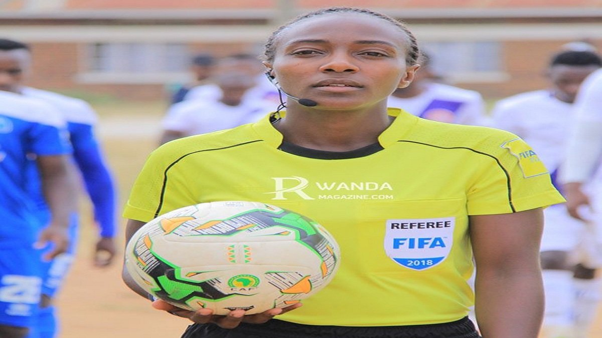 CAN 2022 : Salima Mukansanga, première arbitre de l’histoire de la compétition : Parcours d’un sifflet au féminin