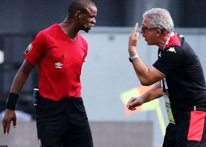 Tunisie – Mali : L’arbitre Janny Sikazwe aurait été victime d’insolation !