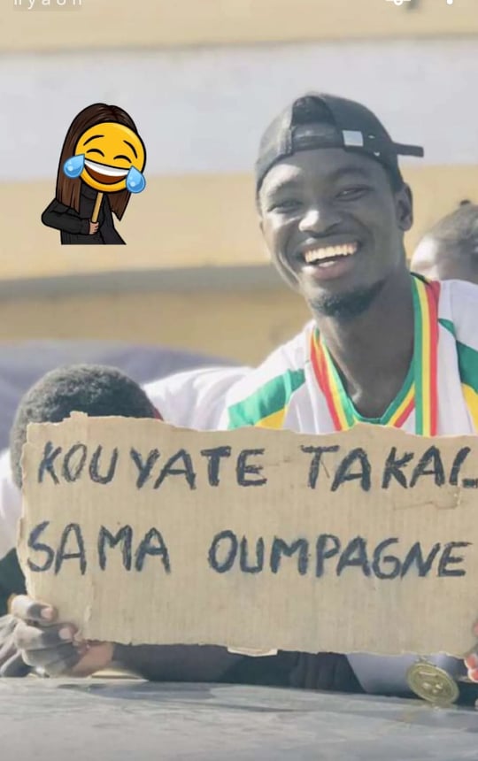 Accueil des Lions : “Sadio takal diabar”, “Kouyaté takal sama Oumpagne”, les pancartes hilarantes des supporters