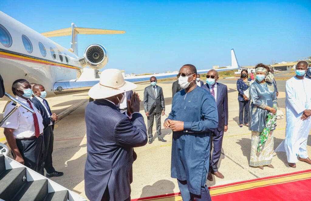 (Photos)- le Président Ougandais Yowéri Museveni en visite à Dakar