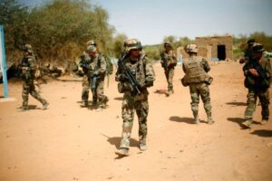 La France et la révision de sa stratégie militaire en Afrique : « Une apparente retraite ou une réorganisation masquée ? »