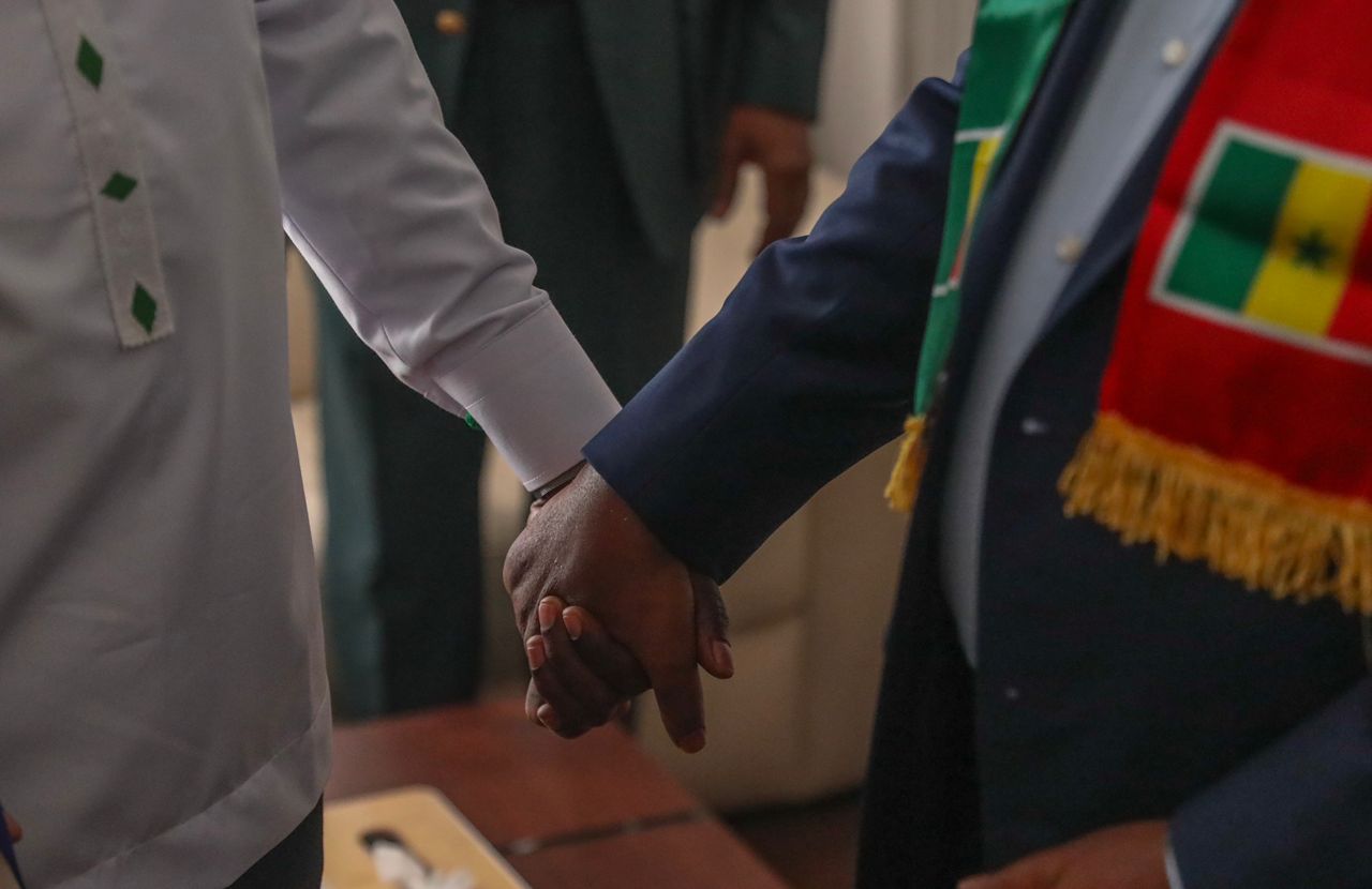 Arrêt sur images : Ces poignets de mains historiques entre Macky Sall et son opposition républicaine