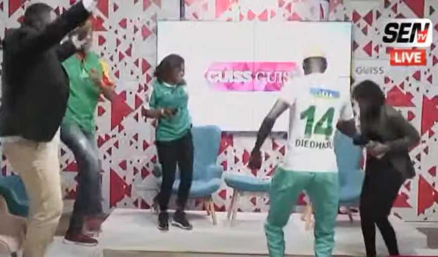 Victoire des Lions : GUIS GUIS et Père Mbaye Ngoné emportés par une folle joie…vidéo