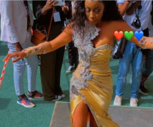 (Vidéo) Stade Abdoulaye Wade: Fente osée, danse sensuelle, Queen Biz hypnotise le public