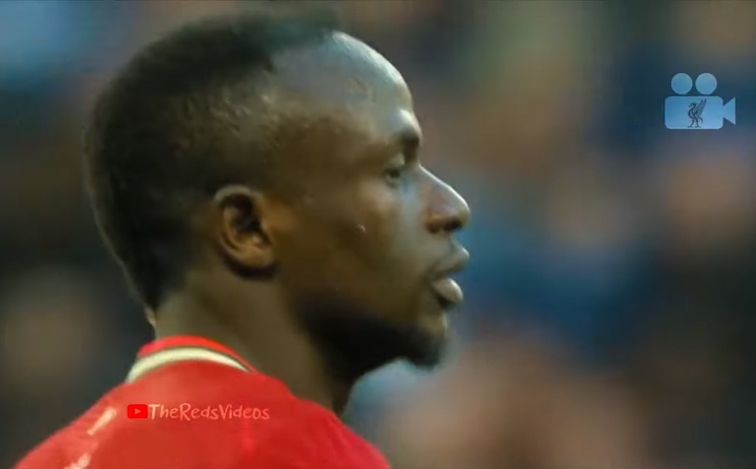 Liverpool : Pour éviter l’alcool, Sadio Mané sort des rangs, lors des célébrations (Vidéo)