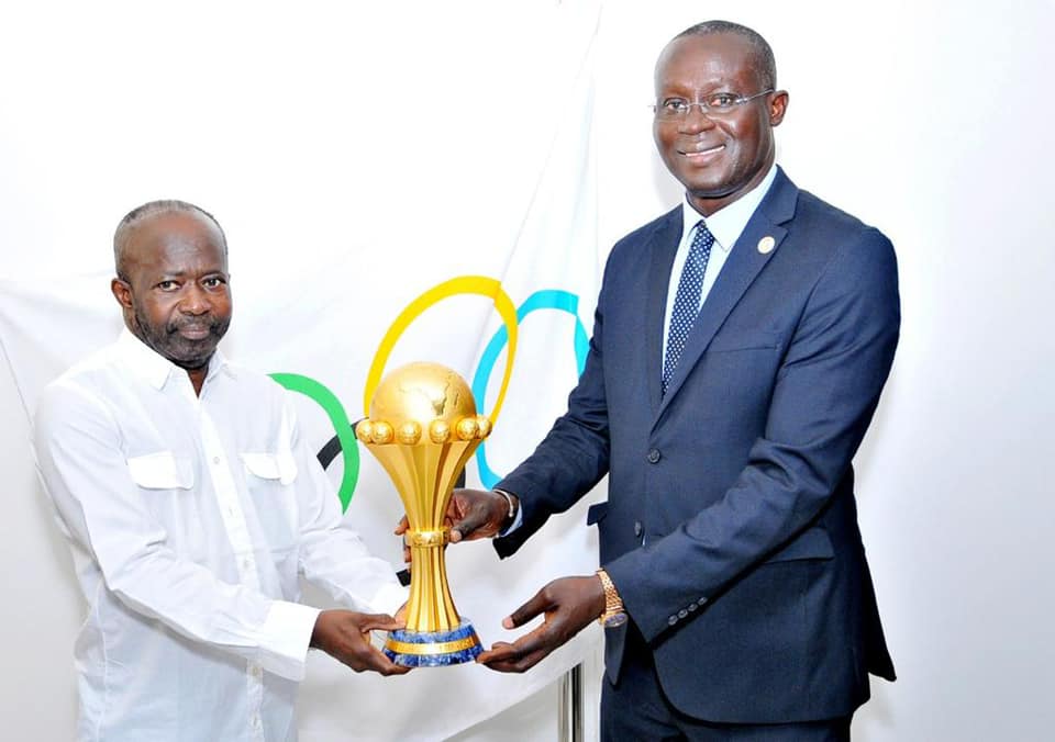 Foot – Sénégal: Me Augustin Senghor présente le trophée de la Can au CNOSS