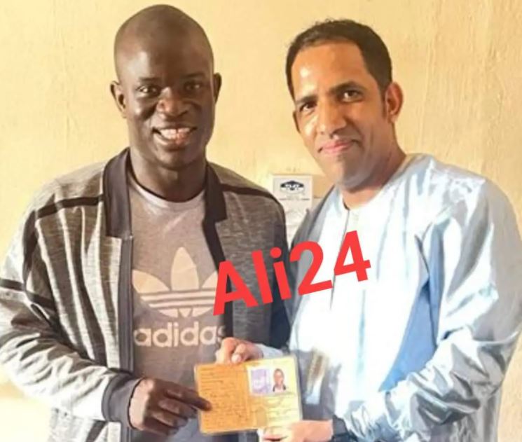 En visite dans son Mali d’origine, Ngolo Kanté a obtenu sa carte d’identité nationale