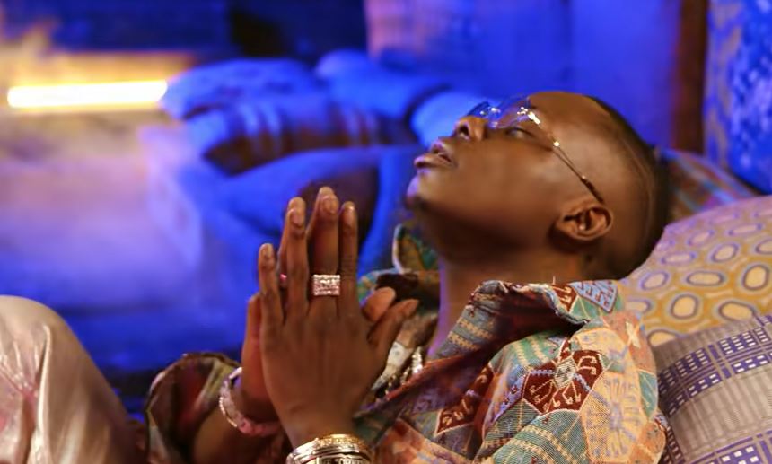 « Diarabi Néné Béna »: Sidiki Diabaté sort enfin le clip du morceau qui fait enjailler les Sénégalais