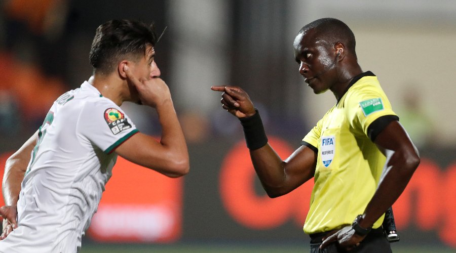 Algérie vs Cameroun – L’arbitre Bakary Gassama crache ses vérités : « Lorsqu’ils gagnent… »