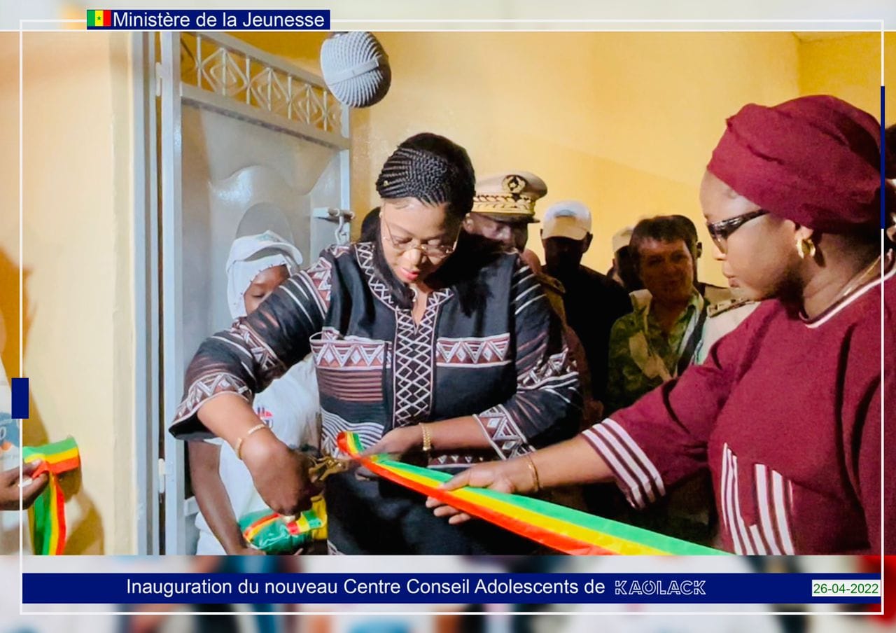 Néné Fatoumata Tall, ministre de la jeunesse, inaugure le nouveau Centre Conseil Adolescents (CCA) de Kaolack