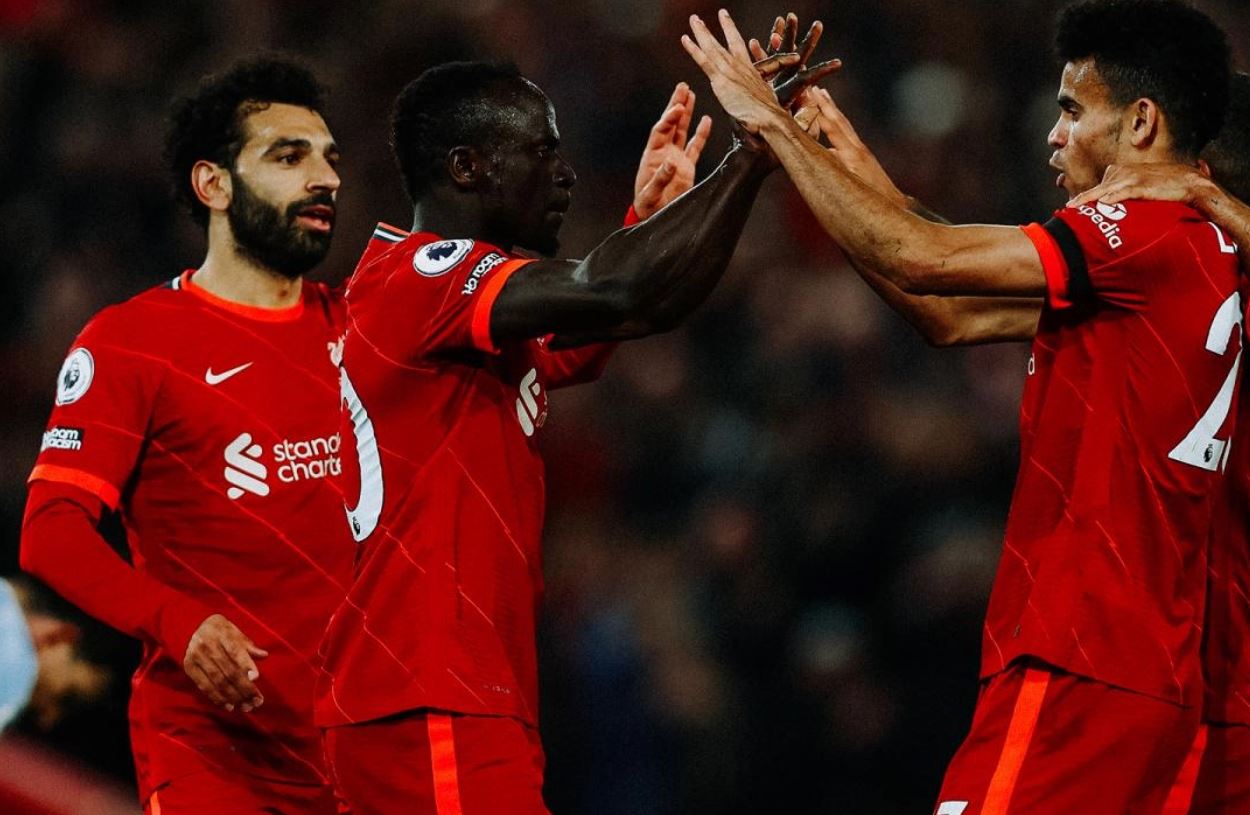 Salah sur Sadio Mané : « Il joue maintenant le N° 9, il fait un travail incroyable et marque des buts… »
