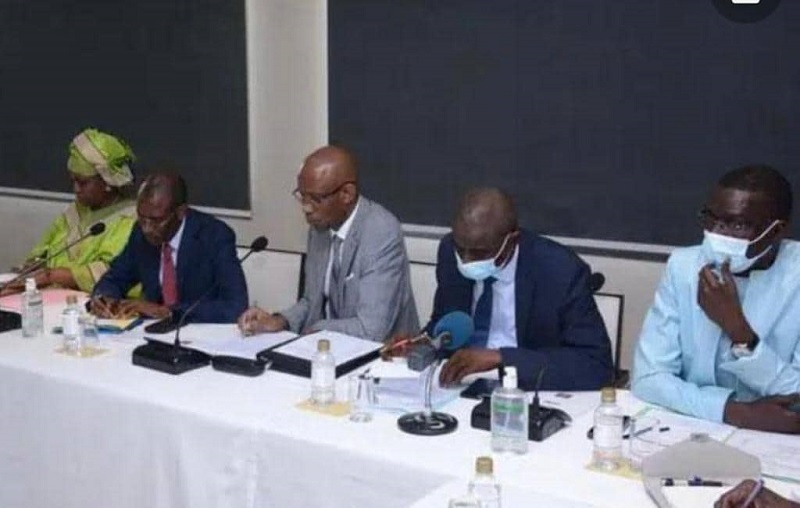 Des jeunesses « Mackystes » s’en prennent à certains syndicats d’enseignants et exigent la publication des accords signés