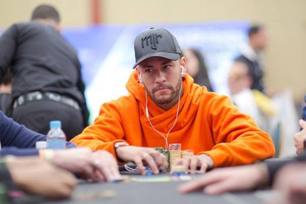 Neymar fan de poker : il perd une somme folle dans un tournoi-video