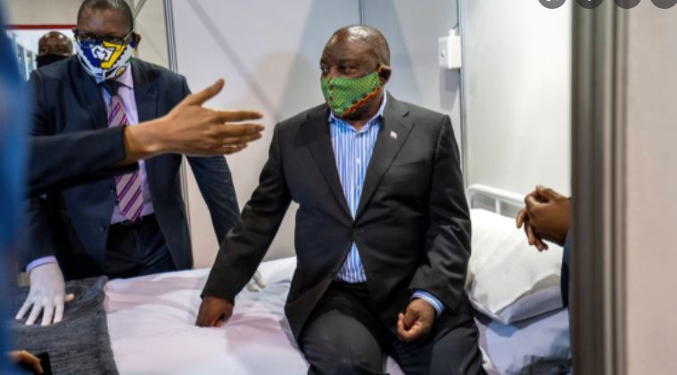 Covid-19 : Le président Ramaphosa appelle les ONG à acheter les « vaccins africains »