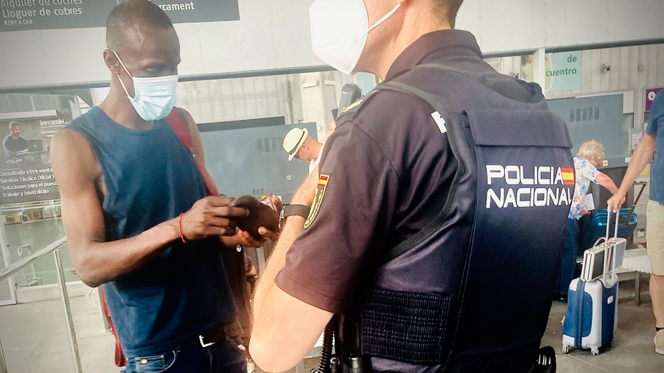 Espagne : La police fouille le député Serigne Mbaye parce qu' »il est noir »