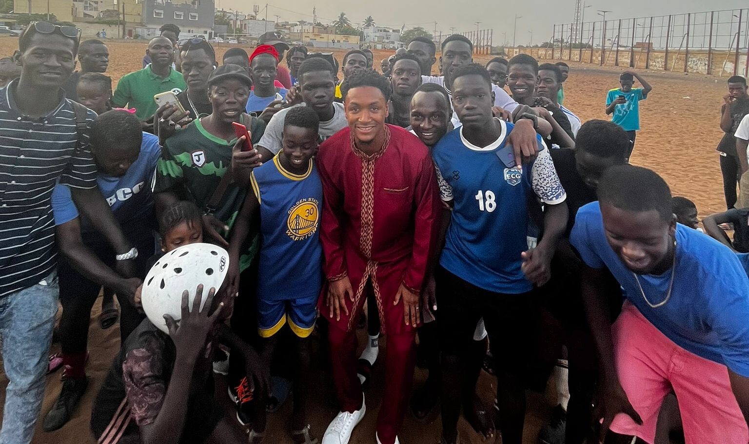 (Vidéo & Photos) : Visite surprise du défenseur des Lions, Abdou Diallo à l’academy JBCG de Gibraltar