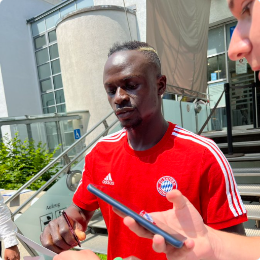 Bayern : Les supporters remercient le directeur sportif pour l’arrivée de Mané (Vidéo)