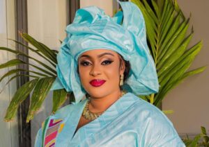 Adjia époustouflante dans son magnifique Boubou…(photos)