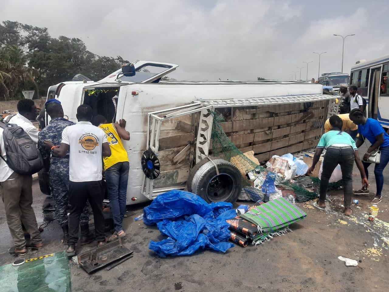 Autoroute à péage : Un « Ndiaga Ndiaye » se renverse et fait 27 victimes