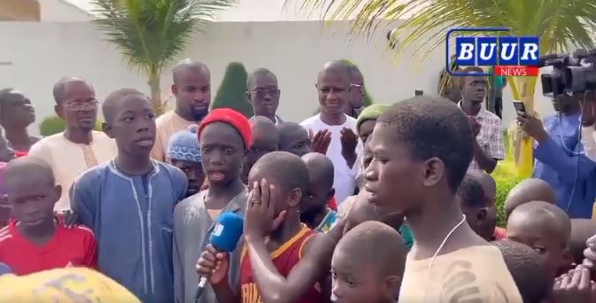 Touba : Antoine Diome « submergé » par les Ndongo Daara en plein « Kurel » de « Xassaïd » (vidéo)