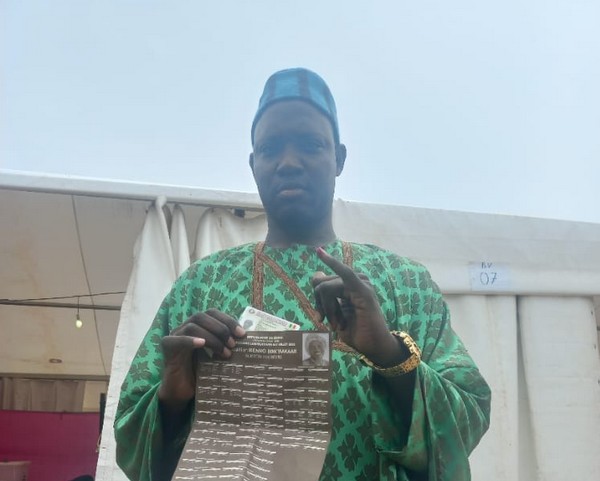 Arrêt sur images : Serigne Modou Bousso Dieng brandit le bulletin de BBY