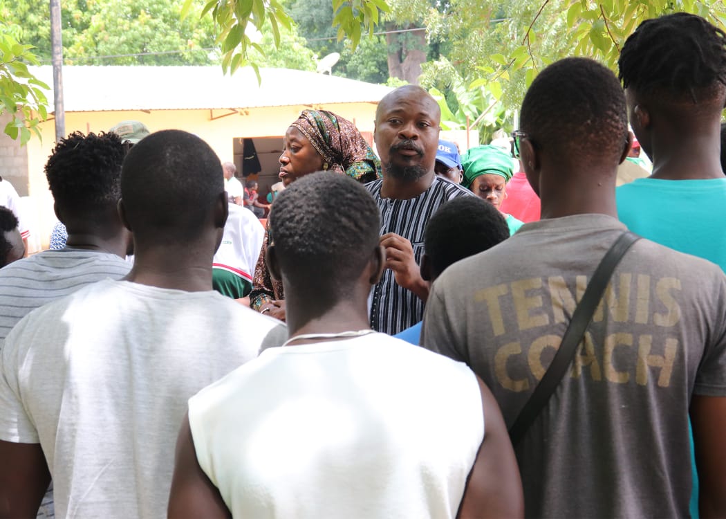 « Niaguiss : Macky Sall et ses partisans à désespérés recrutent un voleur de terre » (Par Guy Marius Sagna)