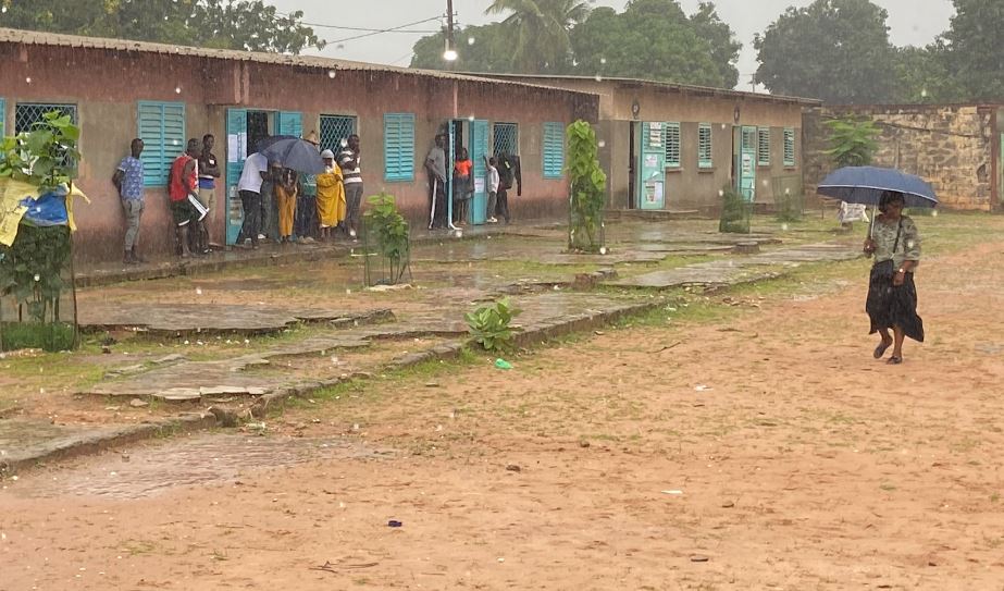 Vote à Ziguinchor : La forte pluie risque de gâcher  la fête (photos)