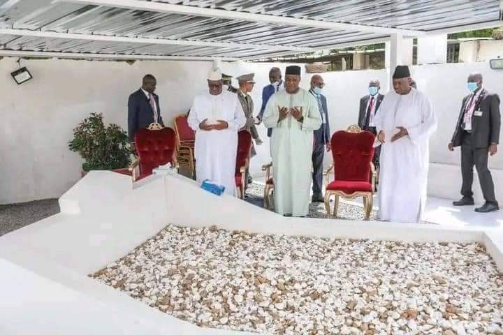 Bamako : Macky Sall se recueille au mausolée de l’ancien président IBK (Photos)