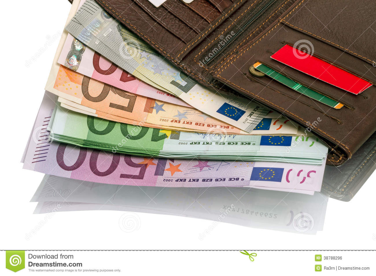 Italie – Un Sénégalais de 20 ans ramasse un portefeuille avec plus de 2000 euros : qu’a-t-il fait ? 
