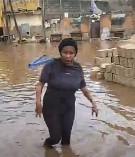 Inondations à Guinaw Rail : Mame Diarra Fam patauge et raille le Dg de l’Apix