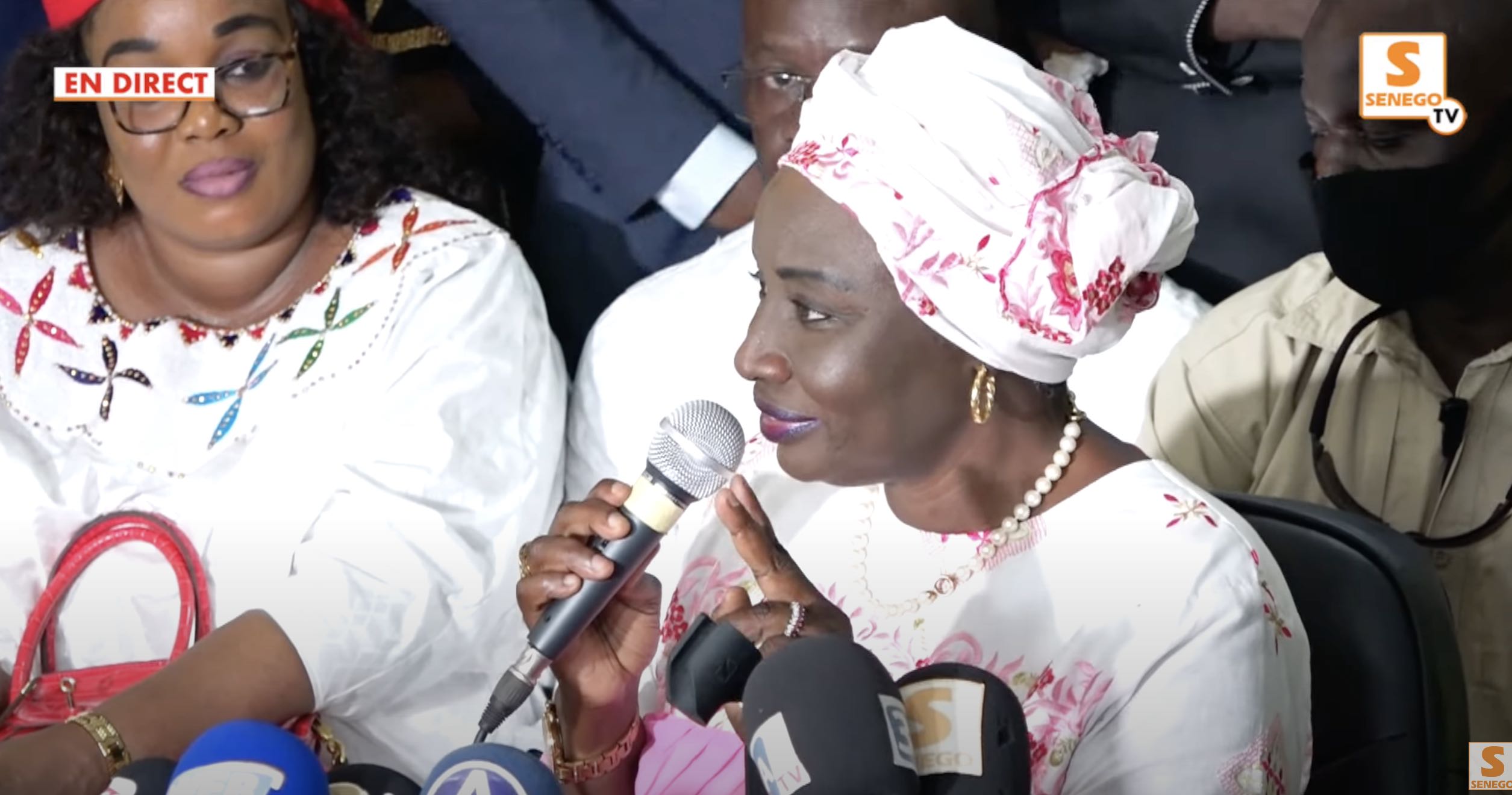 (25) Revivez l’intégralité de la déclaration de presse de Aminata touré acien PM – YouTube 2022-09-26 00-23-56