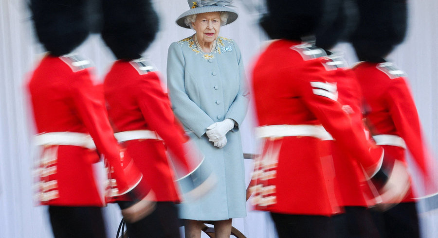 La reine Elizabeth II sous surveillance médicale: Son état de santé «préoccupe» ses médecins