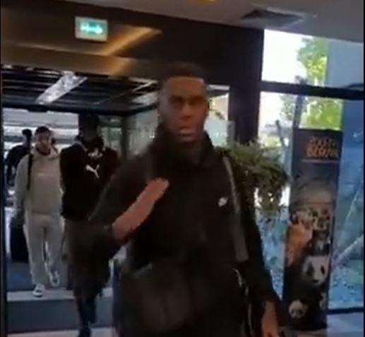 (Vidéo) Matchs amicaux – L’arrivée des Lions du Sénégal dans leur tanière d’Orléans, Regardez !