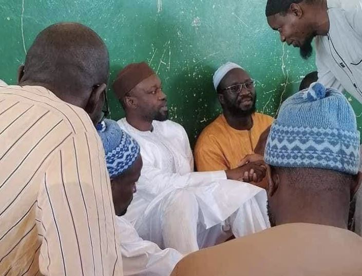 Condoléances : Ousmane Sonko chez la famille de l&rsquo;Imam Alioune Badara Ndao (photos)