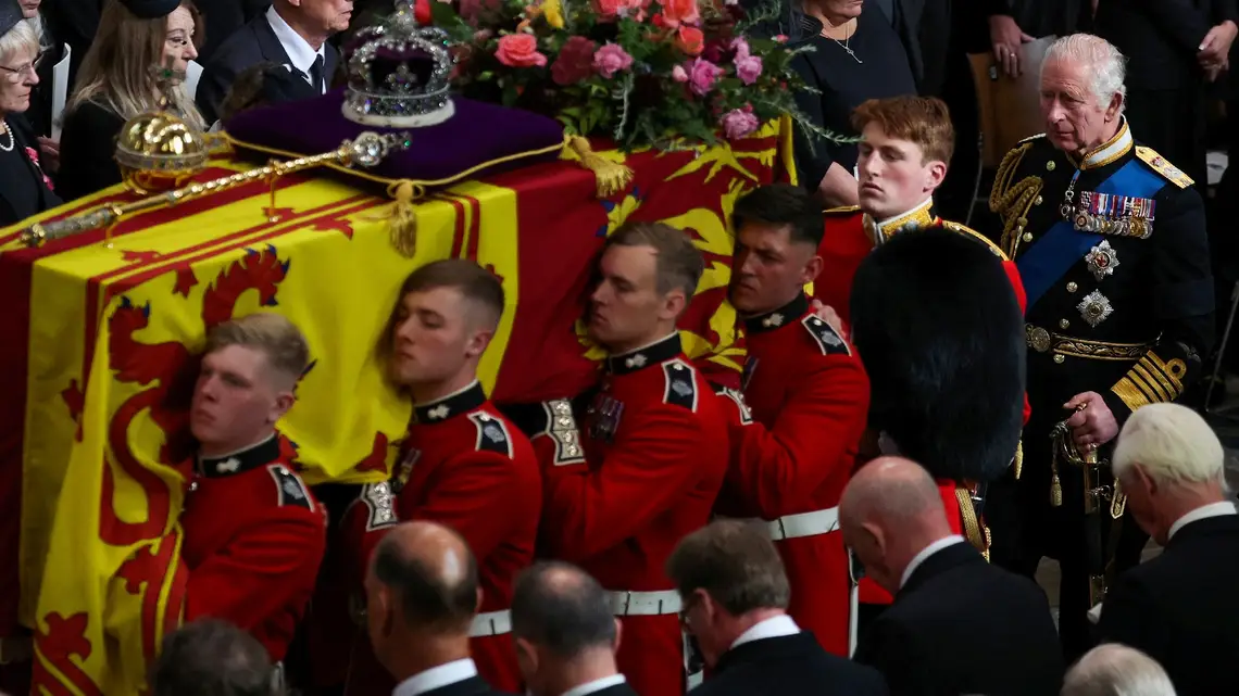La reine Elizabeth II a été inhumée à Windsor (Vidéo)