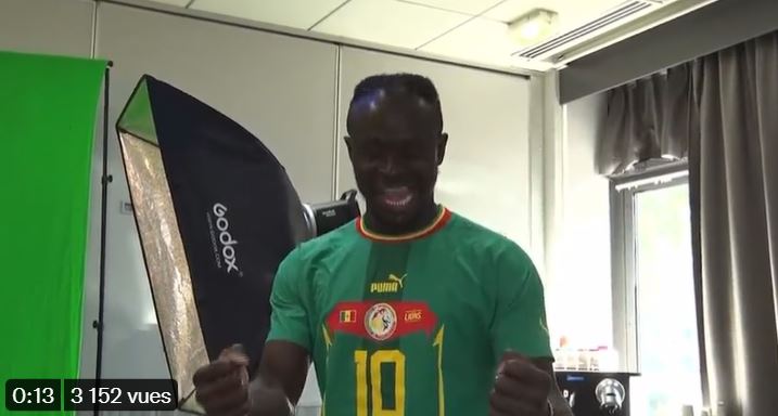 Sadio Mané valide le nouveau maillot des Lions (Vidéo)