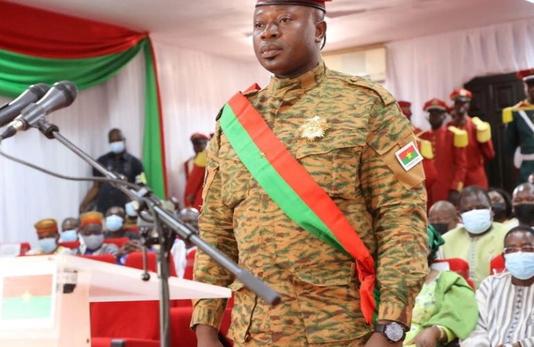 Coup d’État au Burkina Faso : Paul-Henri Damiba  accepte de démissionner de son poste de président