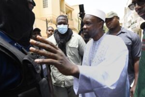 Sonko aux gendarmes : « Vous êtes en train de faire ma tournée » (vidéo)