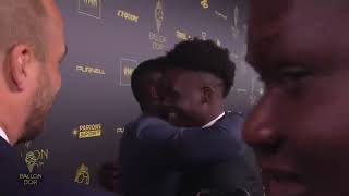 Ballon d’Or 2022: Sadio Mané et Saka très proches lors de la cérémonie (Vidéo)