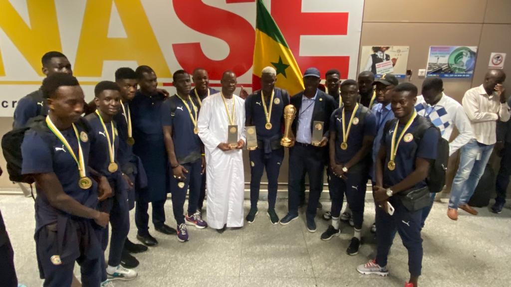 Beach Soccer: Les champions d’Afrique accueillis à l’aéroport par le ministre des Sports (Photos)