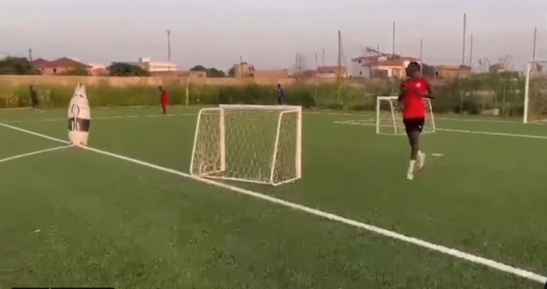 Sans club, Saliou Ciss s’entraine dans les installations de Diambars (Vidéo)
