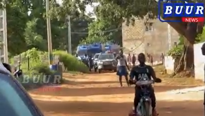 Popeguine-NemekouTour de Sonko: Plus de 10 Minibus et 3 pickup de la gendarmerie Débarquent -vidéo