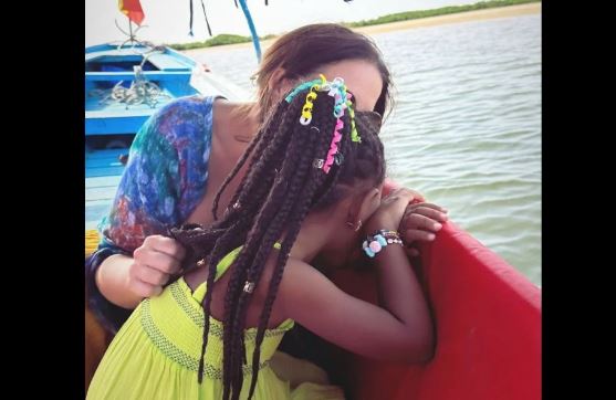 Vacances au Sénégal : La fille de Oumar Sy et sa mère s’épanouissent… (photos)