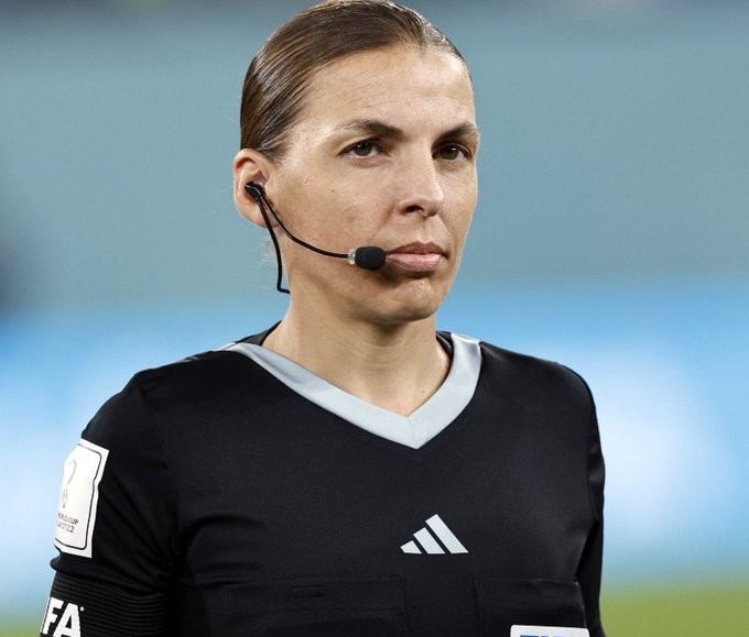 Qatar : La première femme à arbitrer un match de Mondial FIFA masculin