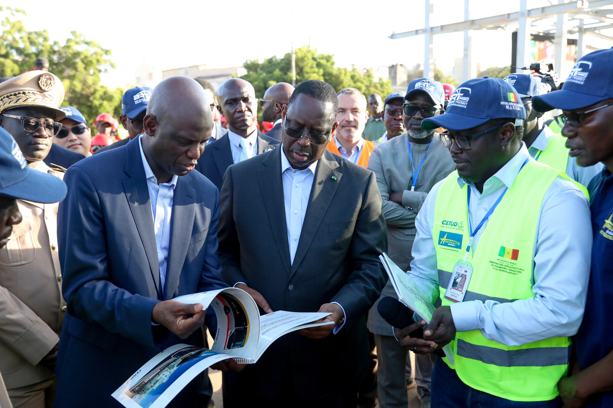 Dakar : le Président Macky Sall a procédé à la visite des chantiers du BRT (Photos)
