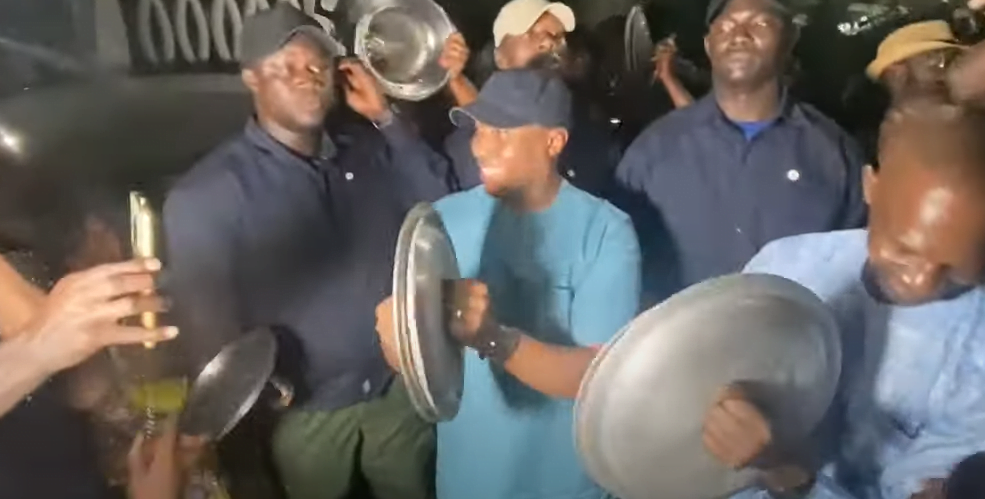 Concert de Casseroles : Barth dans les rues de Dakar…vidéo